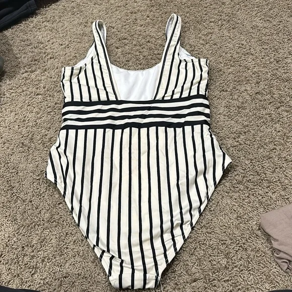 Asos, one piece swimsuit, size 8, cream and black - Picture 2 of 4